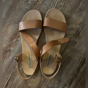 Steve Madden strap buckle sandals